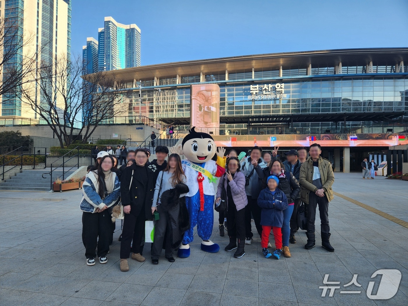 삼척관광문화재단 부산역 유라시아 플랫폼서 '찾아가는 삼척 관광' 홍보행사.(삼척시 제공, 재판매 및 DB 금지) 2025.12.22/뉴스1