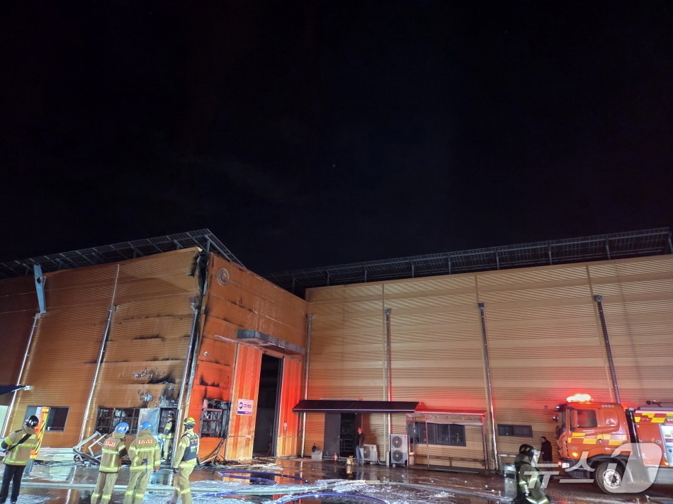 아산 둔포면 석곡리 공장 화재 현장. (아산소방서 제공, 재판매 및 DB금지) / 뉴스1