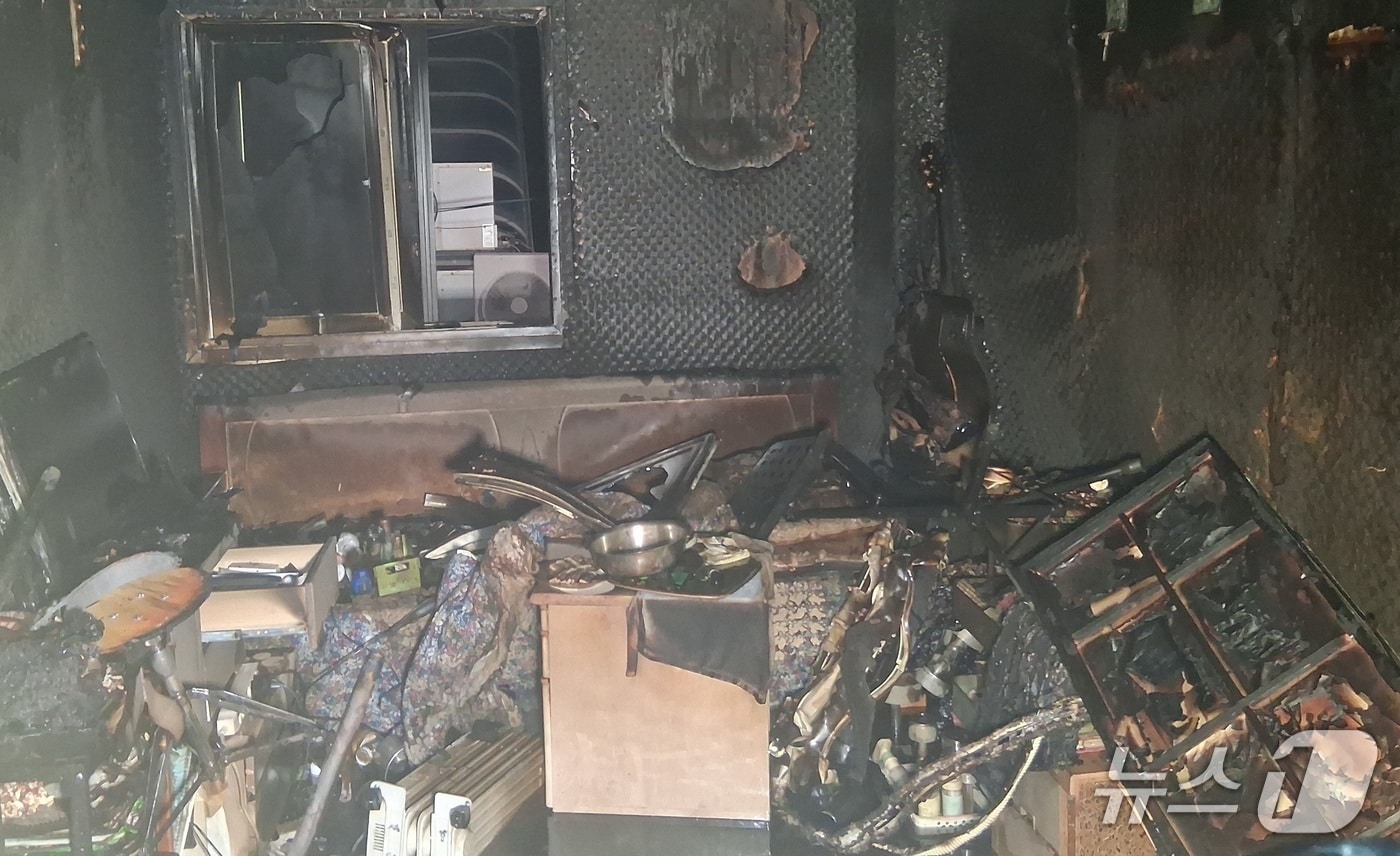 화재가 발생한 부산 금정구 음악교습소 모습 (소방 제공. 재판매 및 DB금지)