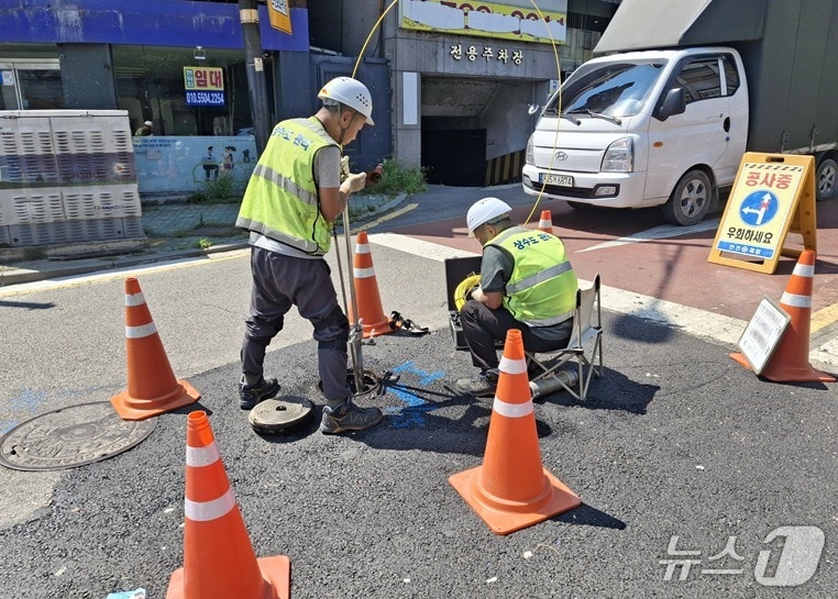 수도시설 점검 장면 (인천시 제공.재판매 및 DB금지)