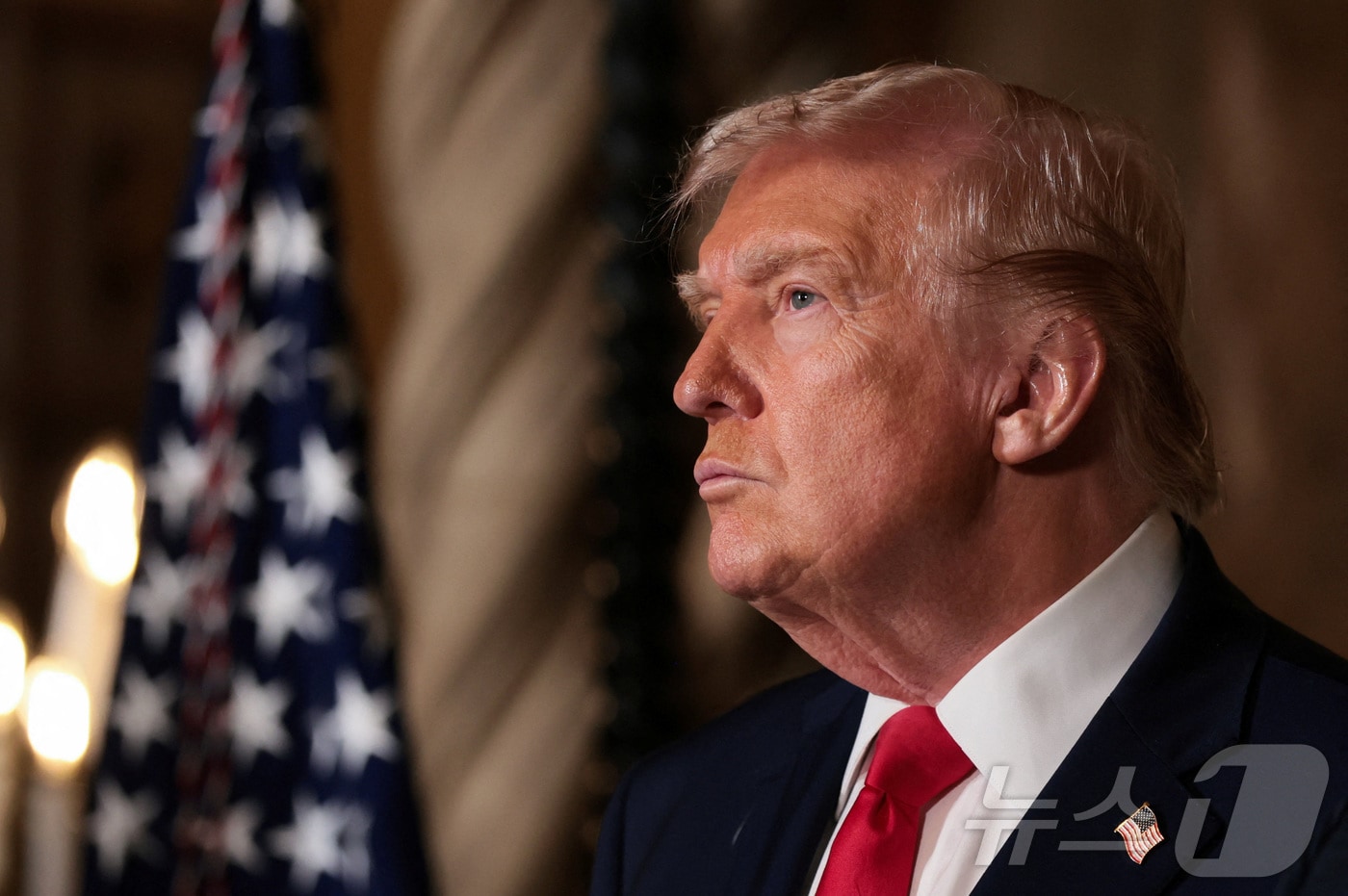 22일(현지시간) 도널드 트럼프 미국 대통령이 플로리다주 팜비치 마러라고에서 해군의 신형 '황금 함대'(Golden Fleet) 관련 발표를 하고 있다. 이날 트럼프 대통령은 다음주에 주요 방산기업과 만나 너무 느린 생산 일정을 논의할 것이라며 "일을 잘 못하는 기업은 처벌할 것＂이라고 엄포를 놓았다. 2025.12.22 ⓒ 로이터=뉴스1 ⓒ News1 김지완 기자