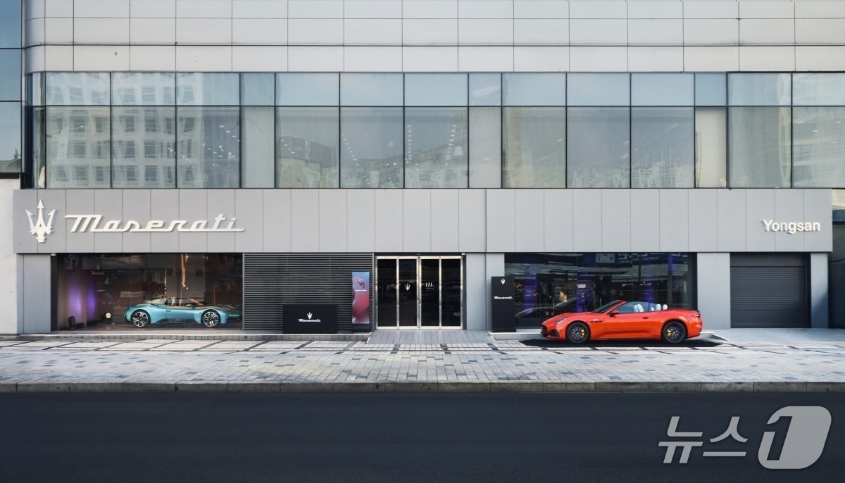 마세라티 용산 전시장 전경. 