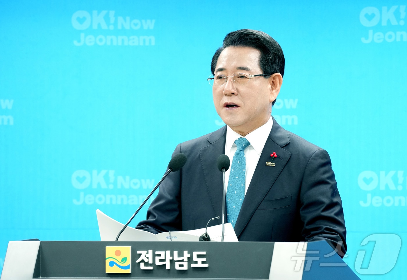 김영록 전라남도지사가 23일 도청 브리핑룸에서 2025년 송년 기자간담회를 갖고 민선 7~8기 주요 성과와 2026년도 도정방향에 대해 발표하고 있다.(전남도 제공. 재판매 및 DB금지) 2025.12.23/뉴스1