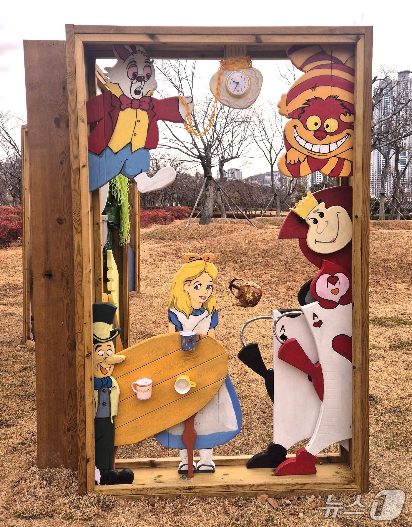 부산시민공원에서 내년 3월 2일까지 진행되는 '공원 속 동화나라' 전시. (부산시설공단 제공. 재판매 및 DB 금지)