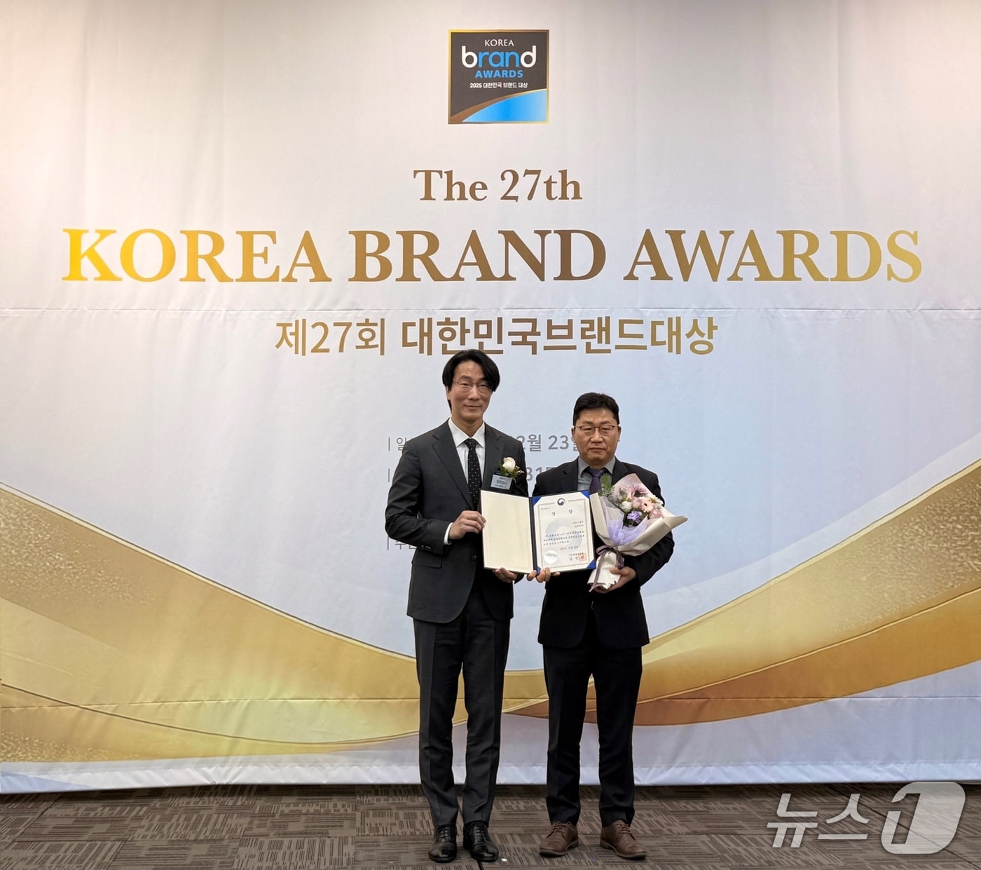 23일 열린 '대한민국 브랜드 대상'에서 삼진어묵이 우수상을 받는 모습 (삼진식품 제공)