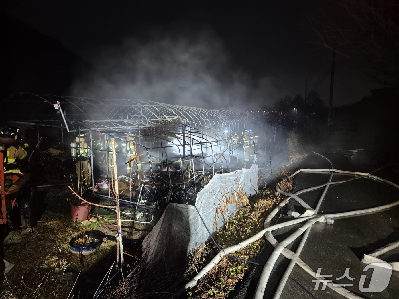 24일 오전 4시19분쯤 대구 수성구 삼덕동의 비닐하우스에서 불이 나 2명이 숨졌다.(독자 제공. 재판매 및 DB금지)