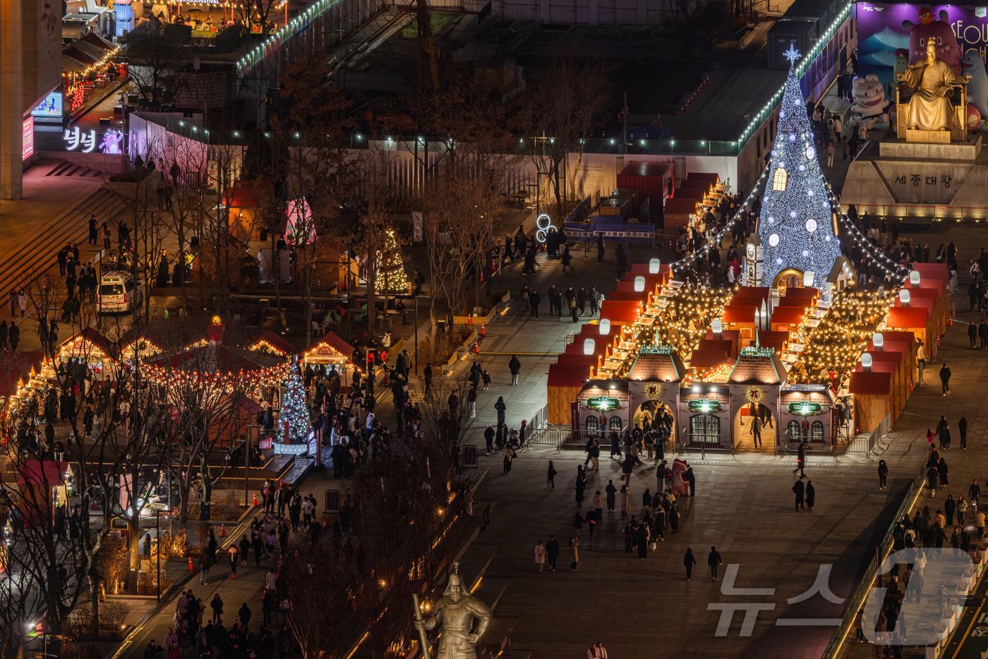 광화문광장 크리스마스 마켓 현장(15m 대형 트리)