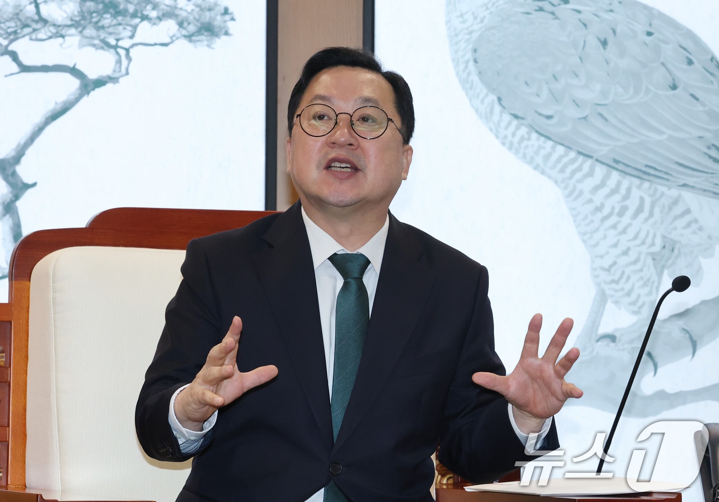 이장우 대전시장이 24일 오전 충남도청에서 김태흠 충남도지사가 대전충남 행정통합 관련 회동에서 발언하고 있다. 2025.12.24/뉴스1 ⓒ News1 김기태 기자