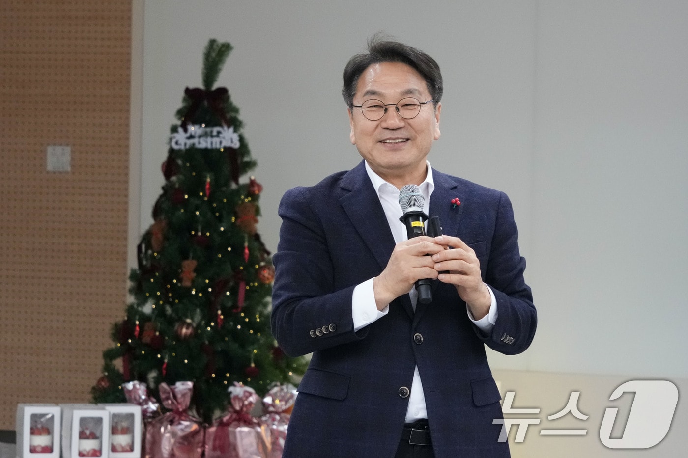 강기정 광주광역시장이 23일 오후 시청 중회의실에서 열린 '제10기 광주광역시 청년위원회 성과공유회'에 참석해 축사를 하고 있다. 광주광역시 제공 ⓒ News1 