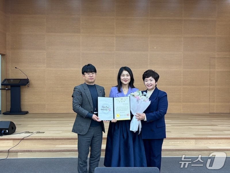 왼쪽부터 충남도청 인구정책과 조원태 과장, 건양대 육길나 교수, 충남육아종합지원센터 김미정 센터장. (건양대 제공.재판매 및 DB금지)/뉴스1