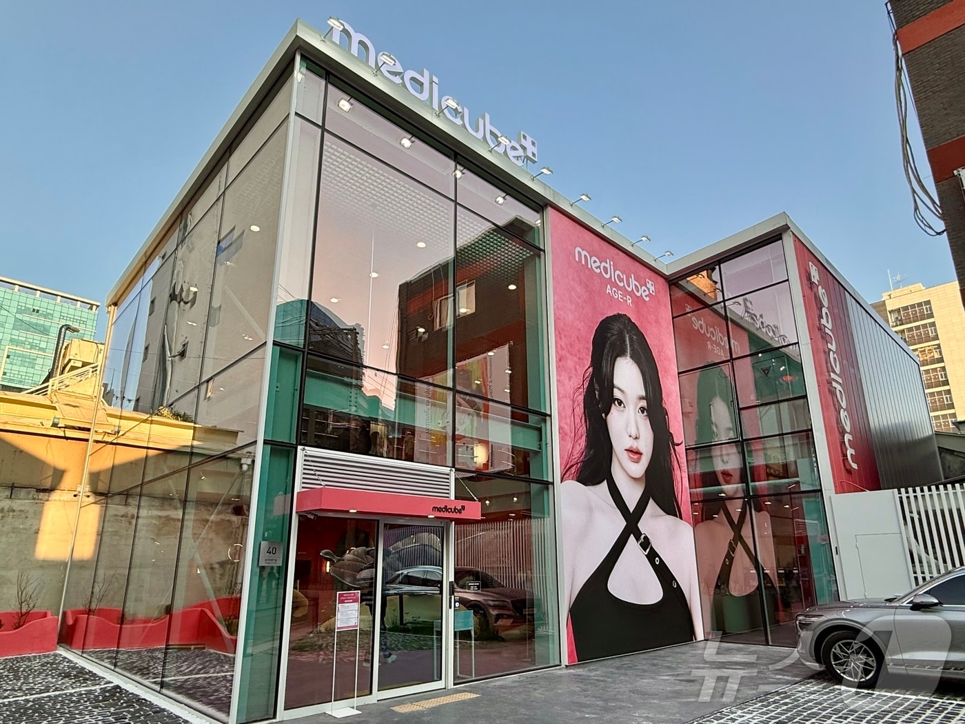 에이피알은 성수·달바는 목동...새 매장 입지에 담긴 다른 전략 - 뉴스 썸네일 이미지