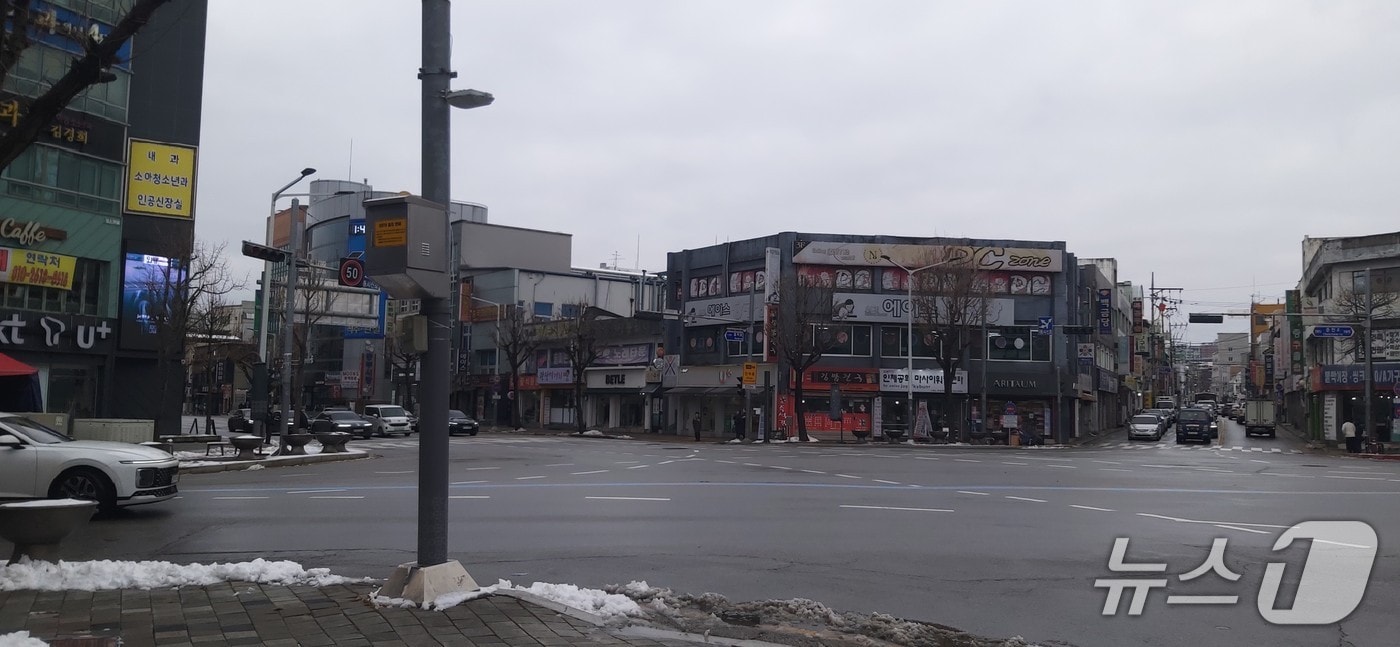 강원 춘천시 팔호광장 일대 현수막 정비.(춘천시 제공, 재판매 및 DB금지)