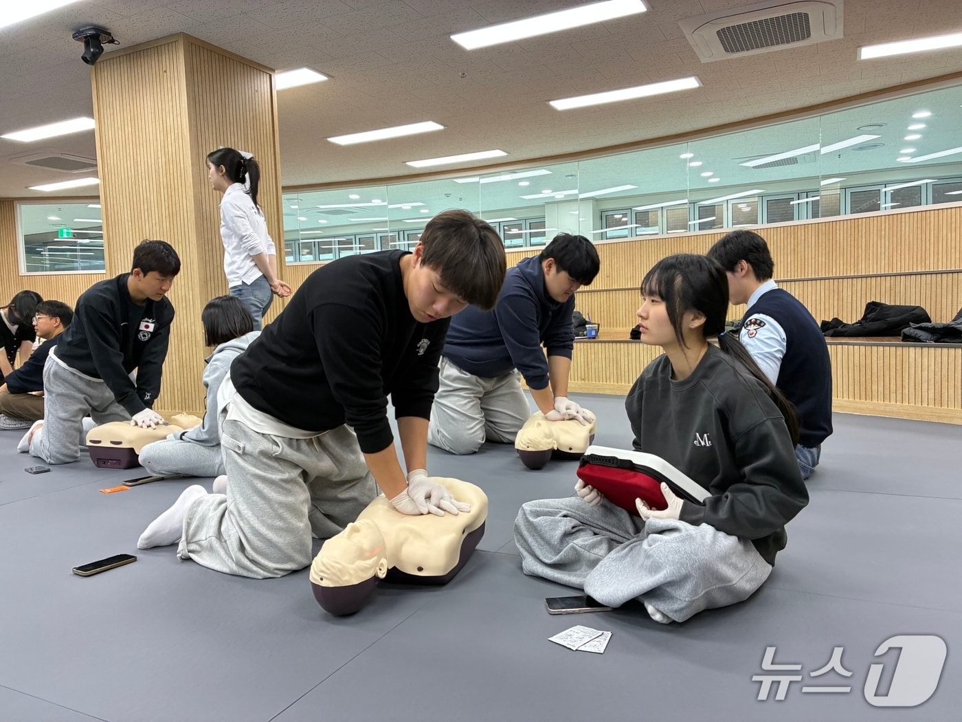 CPR 교육 실습 현장(건양대 제공.재판매 및 DB 금지)/뉴스1