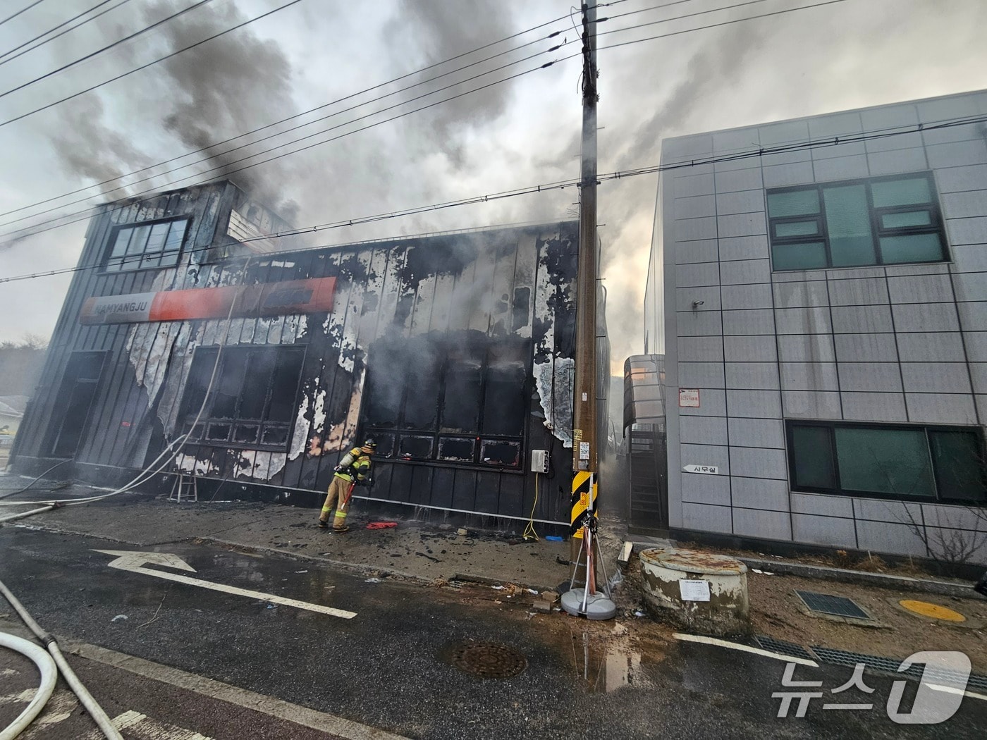 남양주 별내면 이륜차 정비업체 화재 현장.(경기도북부소방재난본부 제공. 재판매 및 DB금지)