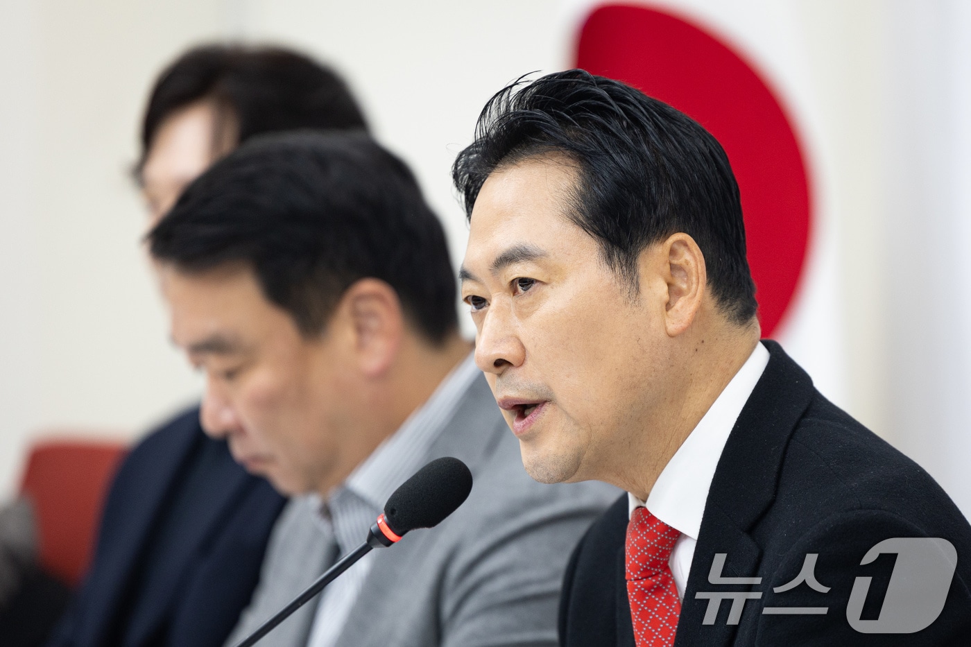 장동혁 국민의힘 대표가 28일 서울 여의도 국회에서 열린 현안 기자간담회에서 모두 발언을 하고 있다. 2025.12.28/뉴스1 ⓒ News1 유승관 기자