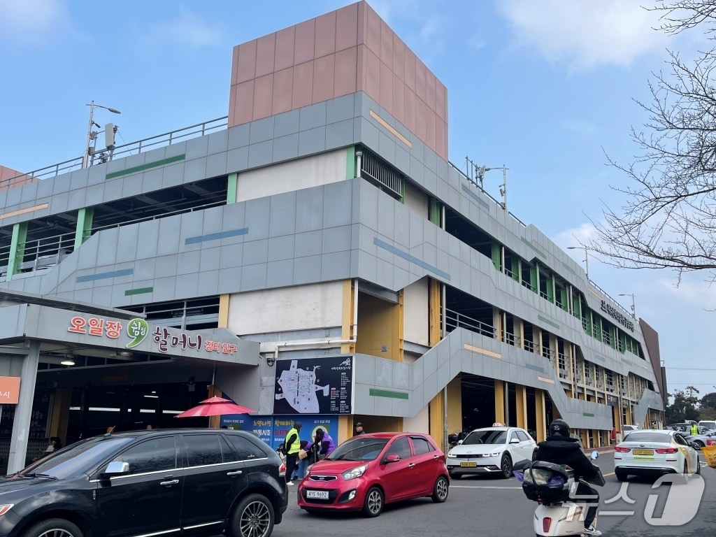  제주시 민속오일시장 부설주차장./뉴스1