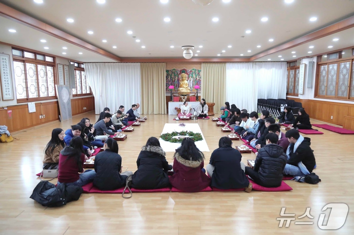 춘천 찾은 미국 입양 청년들.(춘천시 제공, 재판매 및 DB금지)