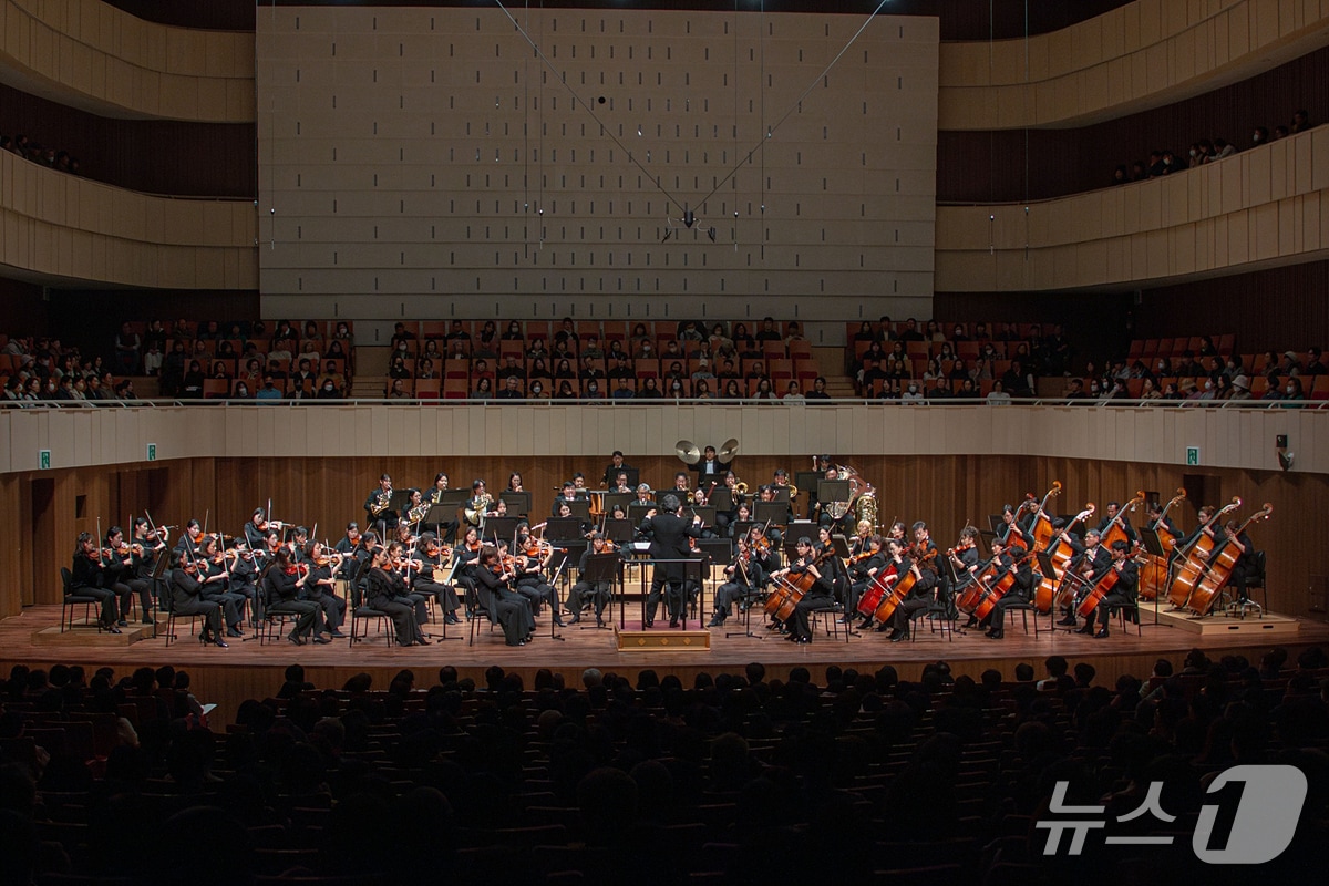 대구시립교향악단은 내년 1월 9일 오후 7시 30분 대구콘서트하우스 그랜드홀에서 '2026 신년음악회'를 연다. 사진은 대구시향 공연 모습. (대구시향 제공. 재판매 및 DB 금지)/뉴스1