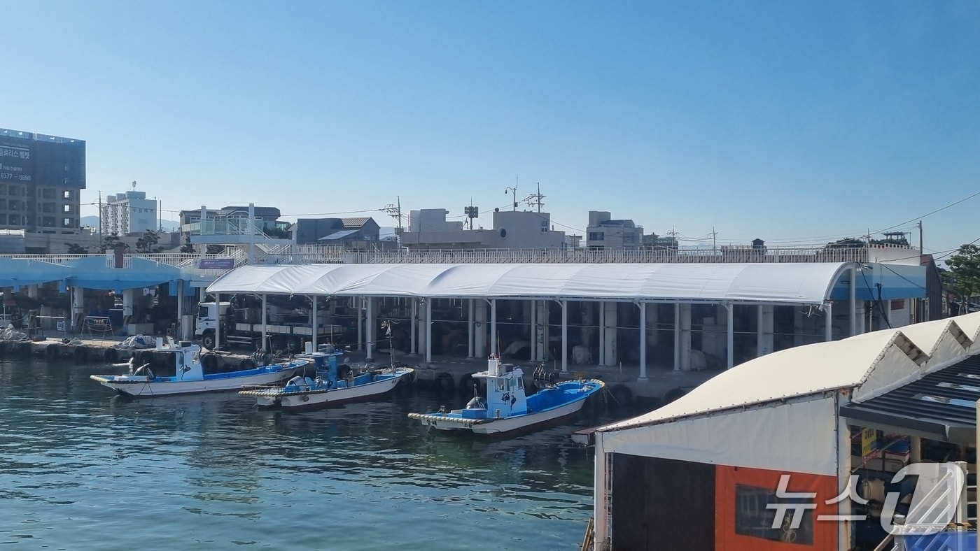 강릉 소돌항 위판장 비가림 시설.(강릉시 제공, 재판매 및 DB 금지) 2025.12.29/뉴스1