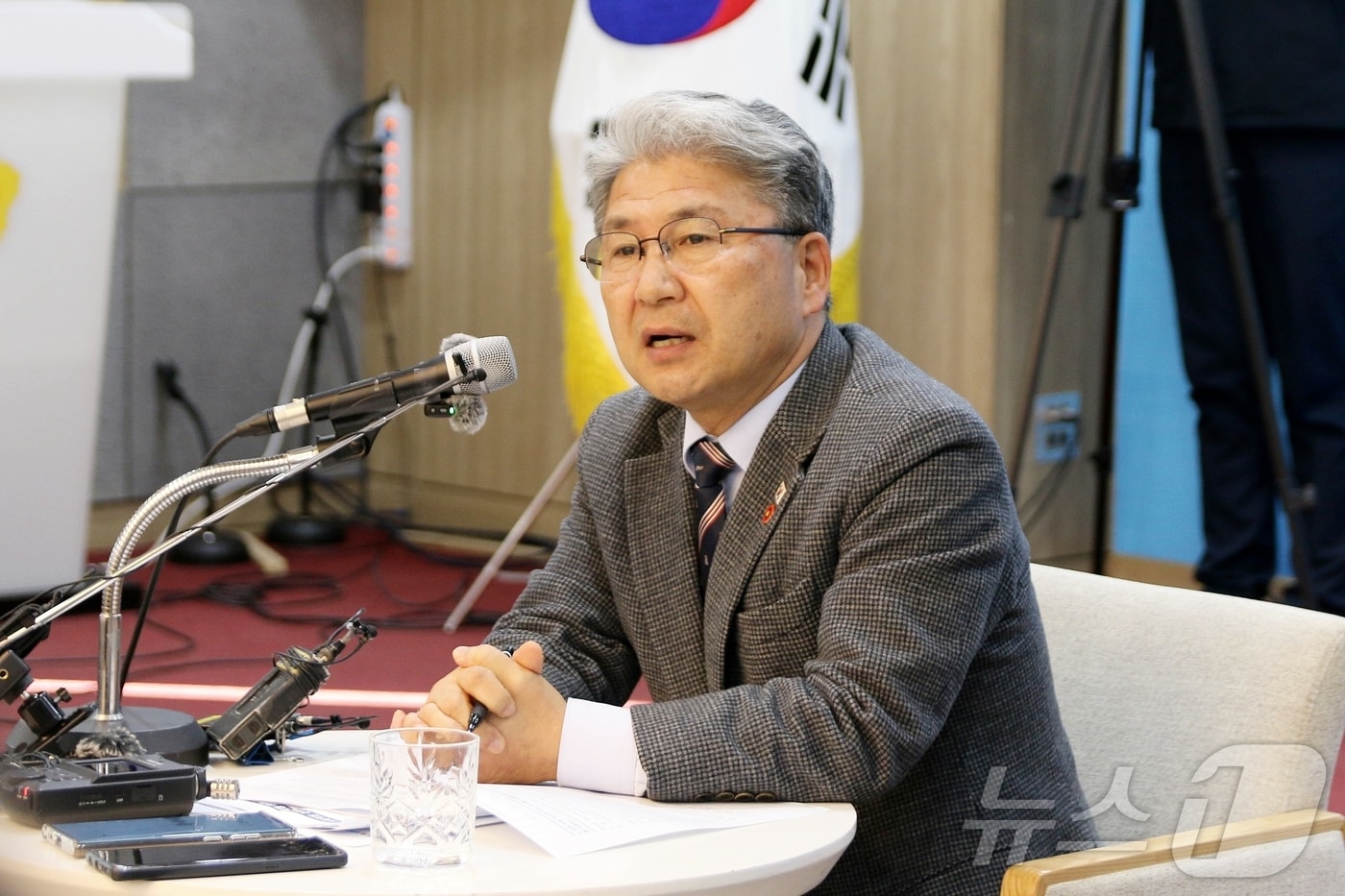 이상봉 제주특별자치도의회 의장이 29일 오전 제주도의회 도민카페에서 '2026 신년대담'을 열고 발언하고 있다.2025.12.29/뉴스1 ⓒ News1 홍수영 기자