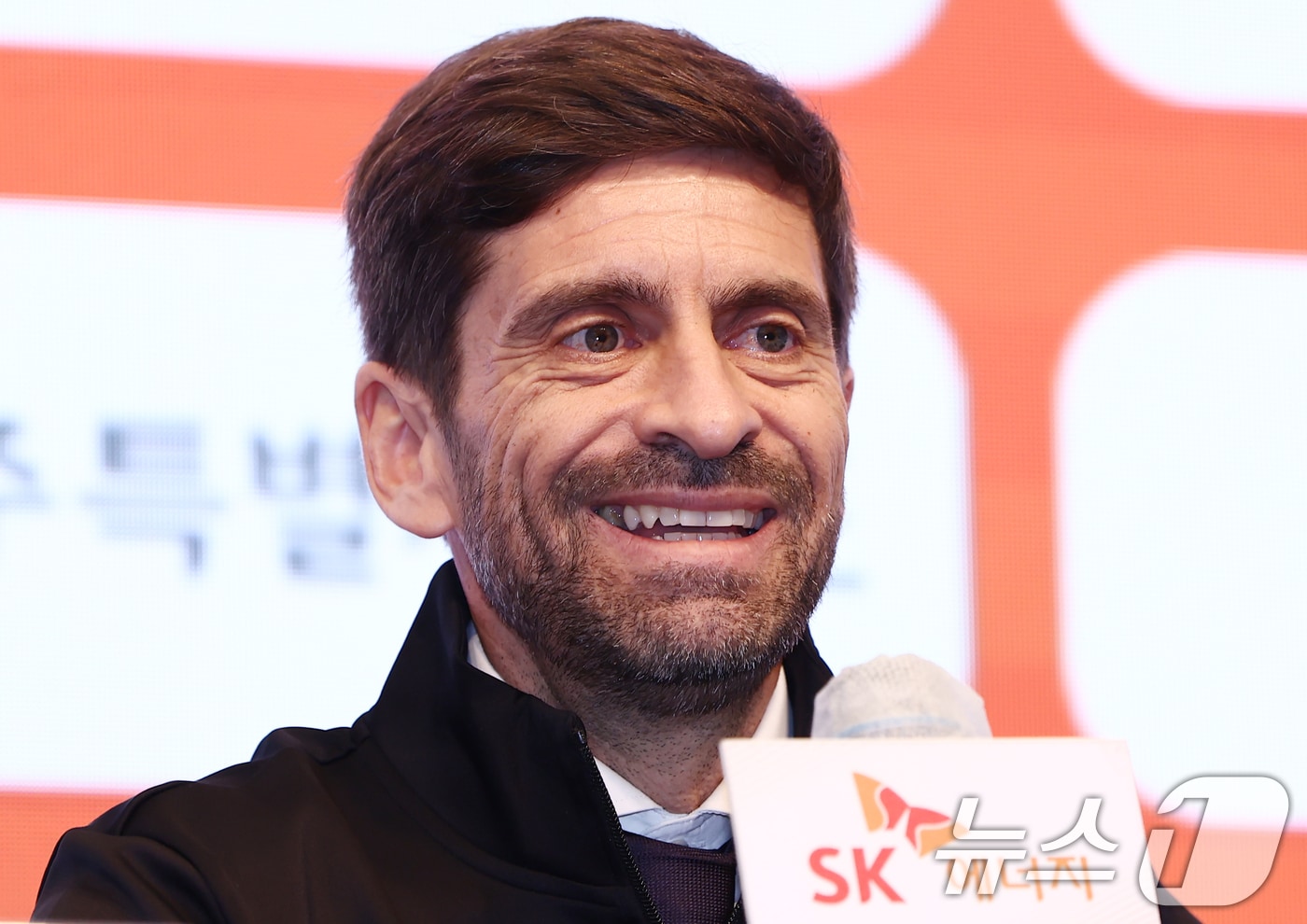 세르지우 코스타 신임 제주SK FC 감독이 지난해 12월 29일 오전 서울 강서구 메이필드호텔에서 열린 공식 취임 기자회견에서 각오를 밝히고 있다. 2025.12.29 ⓒ 뉴스1 김민지 기자