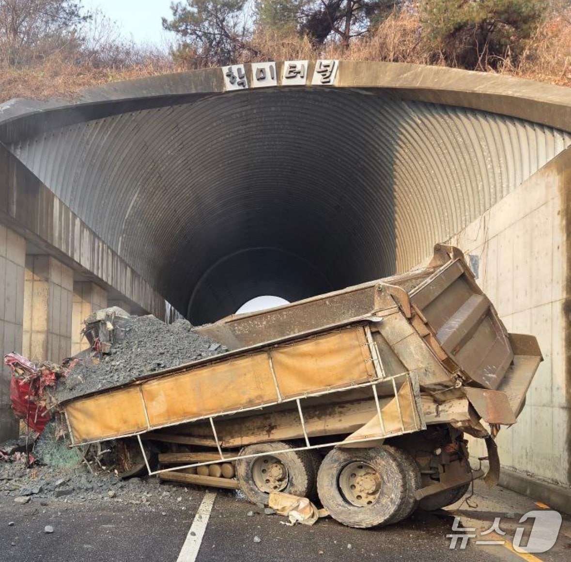 사고 현장. (경기도소방재난본부 제공. 재판매 및 DB 금지) 2025.12.28/뉴스1 
