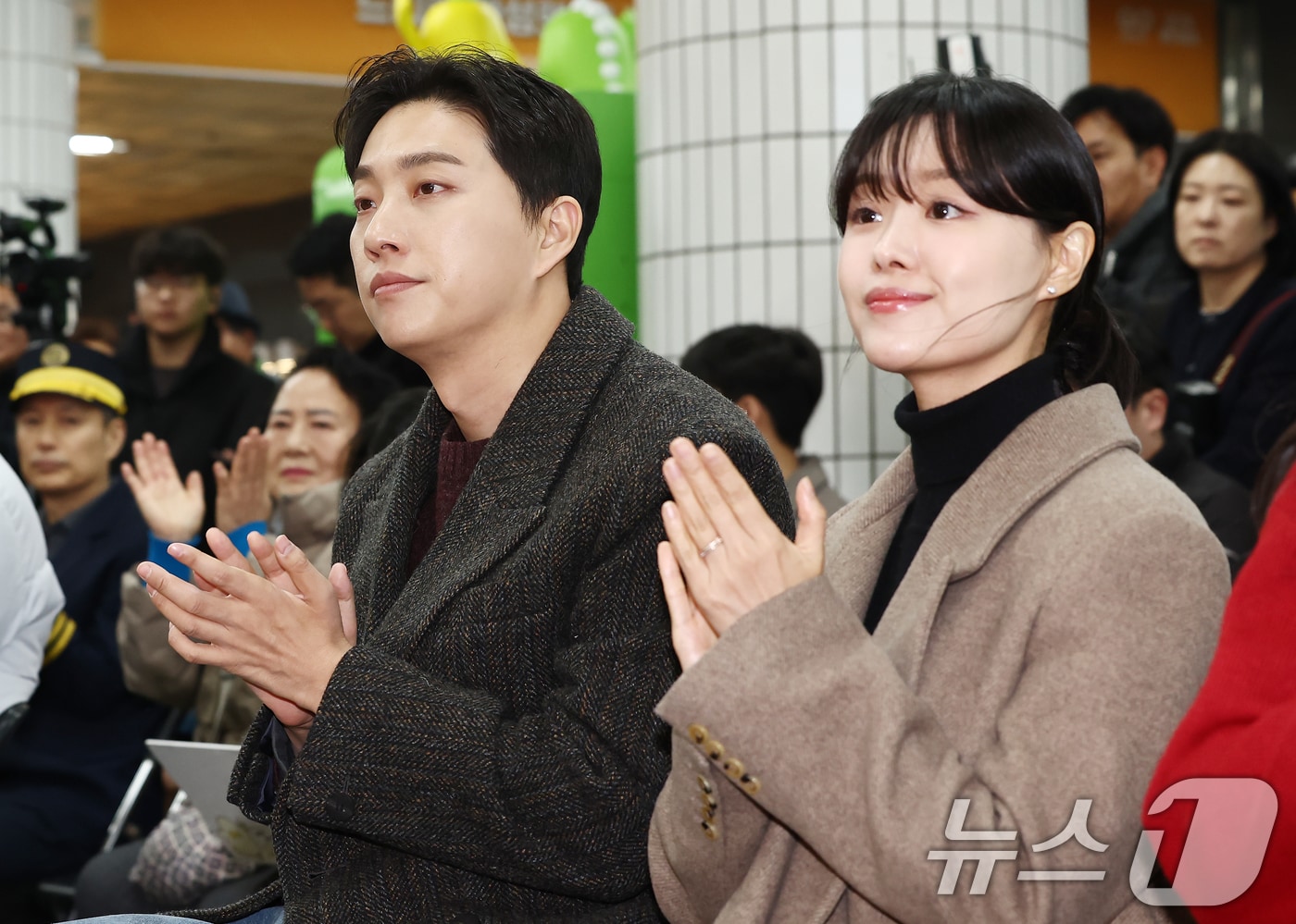 가수 송지은, 박위 부부 2025.12.29 ⓒ 뉴스1 김민지 기자