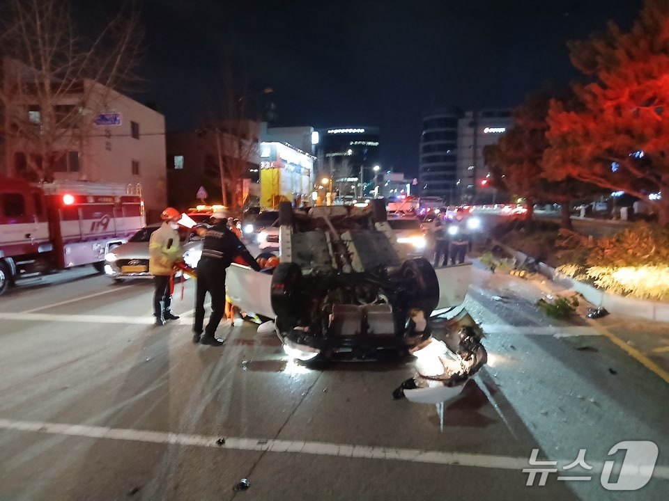 전주시 덕진구 덕진동 사고 현장 모습. &#40;전북소방 제공. 재판매 및 DB 금지&#41;