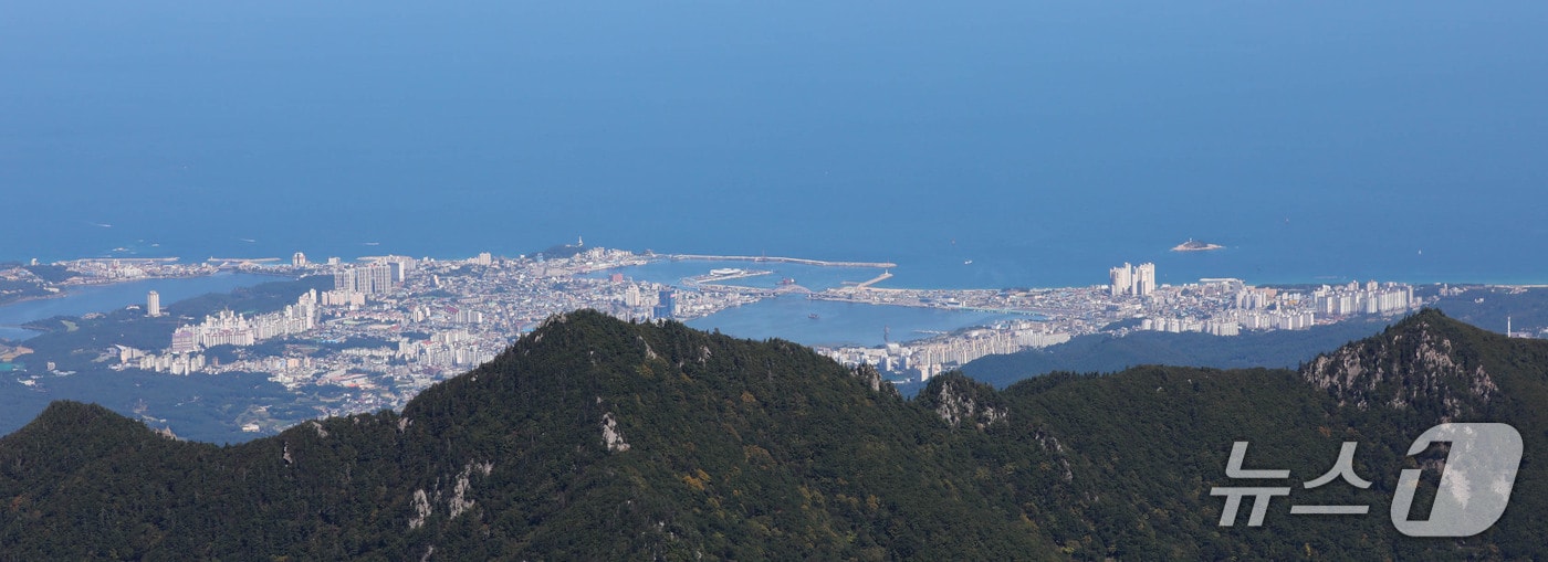 대청봉에서 바라 본 강원 속초시 전경.&#40;뉴스1 DB&#41;