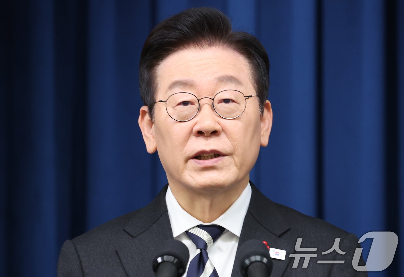 이재명 대통령이 3일 서울 용산 대통령실 청사에서 ‘빛의 혁명 1주년, 대통령 대국민 특별성명’을 발표하고 있다. 2025.12.3/뉴스1 ⓒ News1 허경 기자