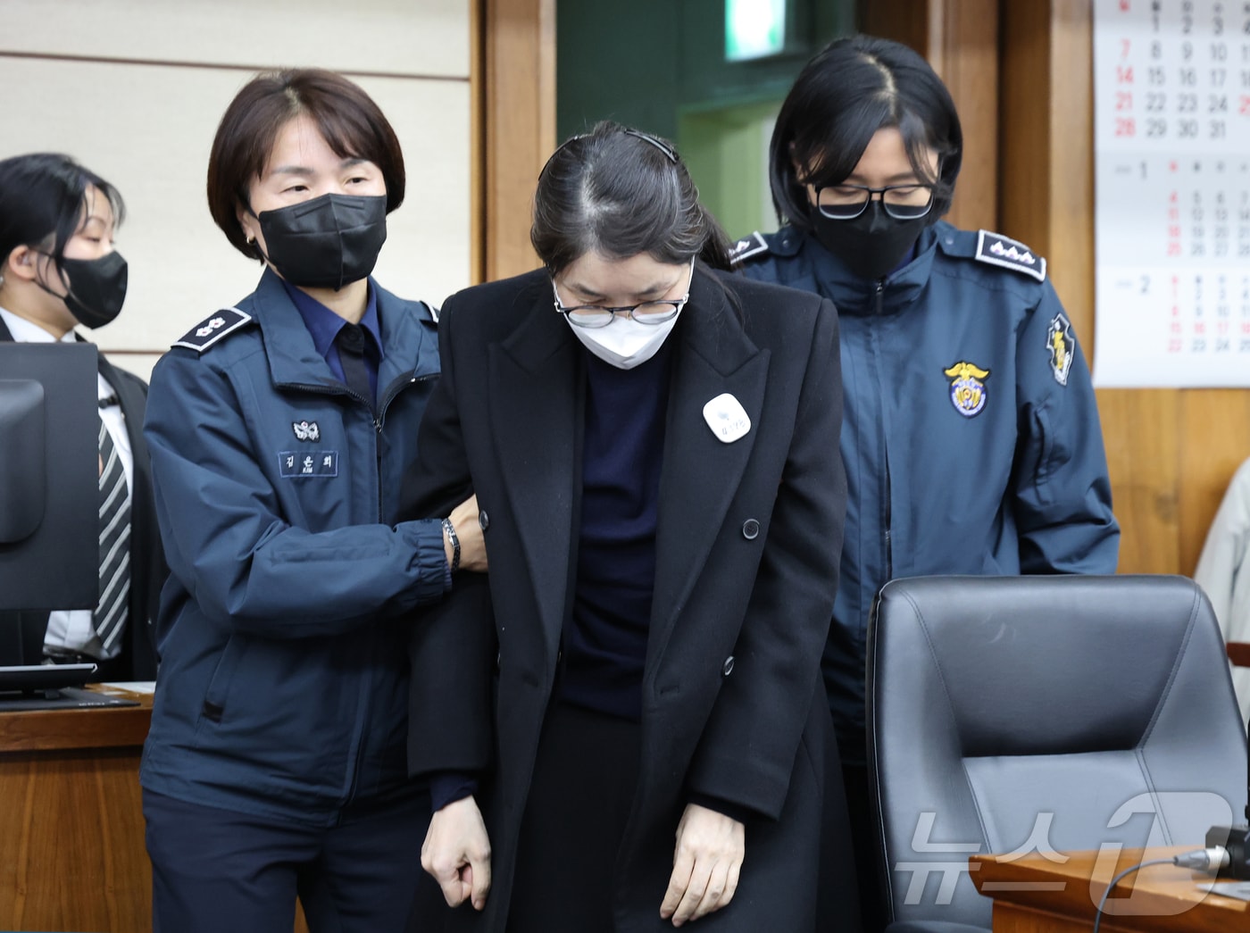 법정에 들어선 김건희 여사. ⓒ 뉴스1 사진공동취재단