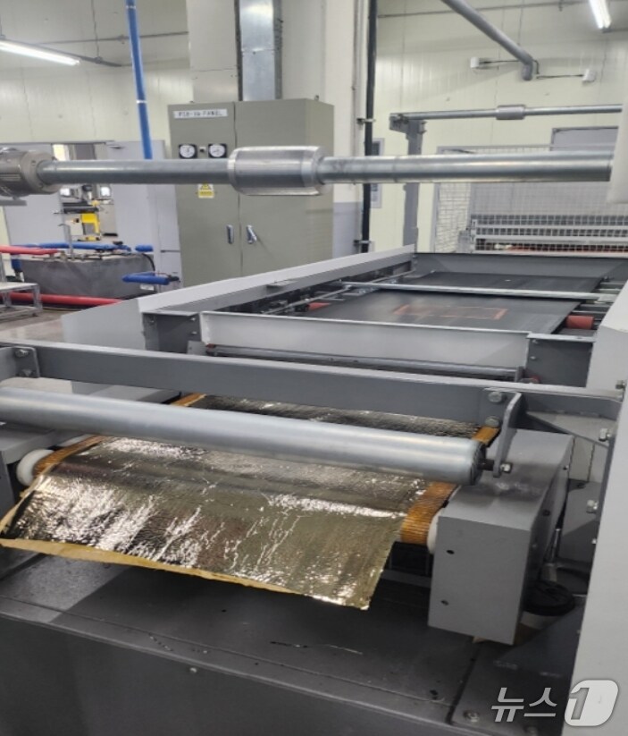 시트성형기를 활용한 기낭 소재 제작 공정.(섬유개발연구원 제공, 재판매 및 DB 금지)