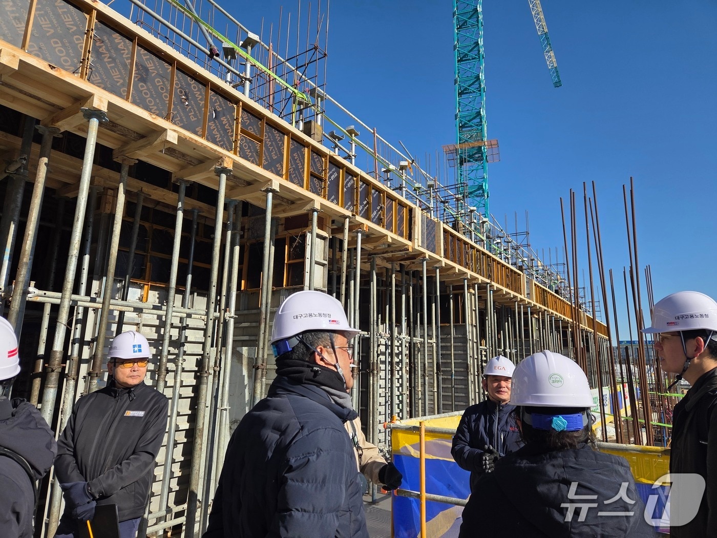 대구지방고용노동청은 3일 수성구 연호지구 아파트 건설현장을 불시 점검했다.&#40;대구지방고용노동청 제공. 재판매 및 DB금지&#41;