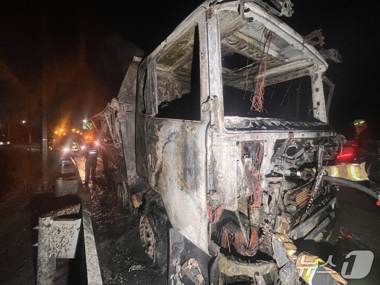 화재 현장. (경기도소방재난본부 제공. 재판매 및 DB 금지) 2025.12.3/뉴스1