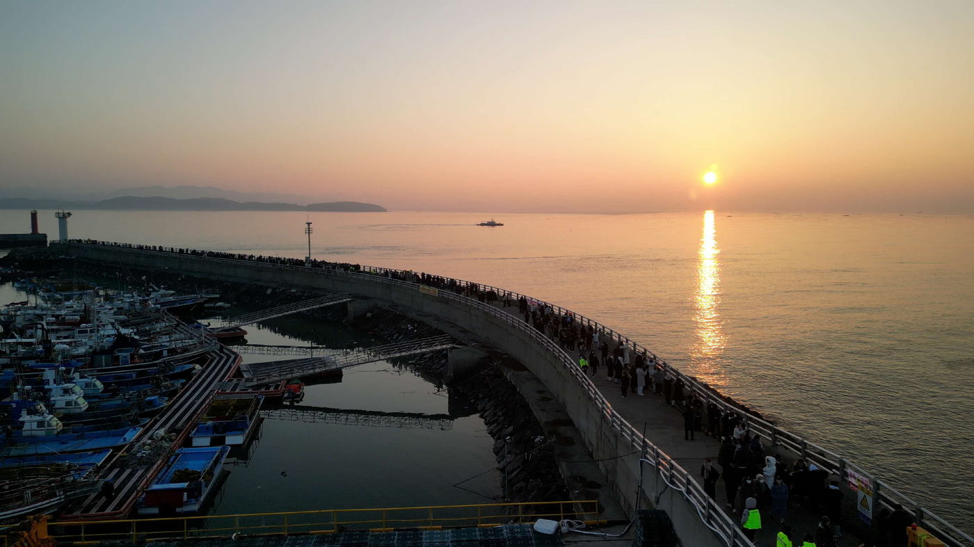 서천 마량진항 일출 모습.(서천군 제공. 재판매 및 DB금지)/뉴스1