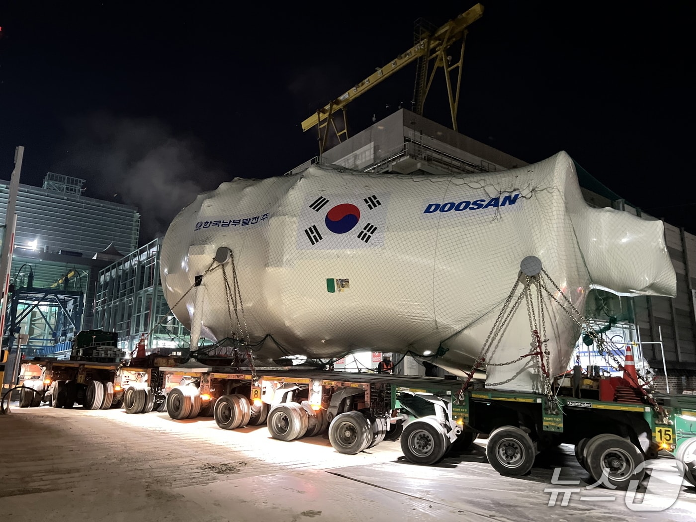 안동복합발전소 2호기 건설현장에 국산 발전터빈 장비가 들어가는 모습 (남부발전 제공. 재판매 및 DB금지)