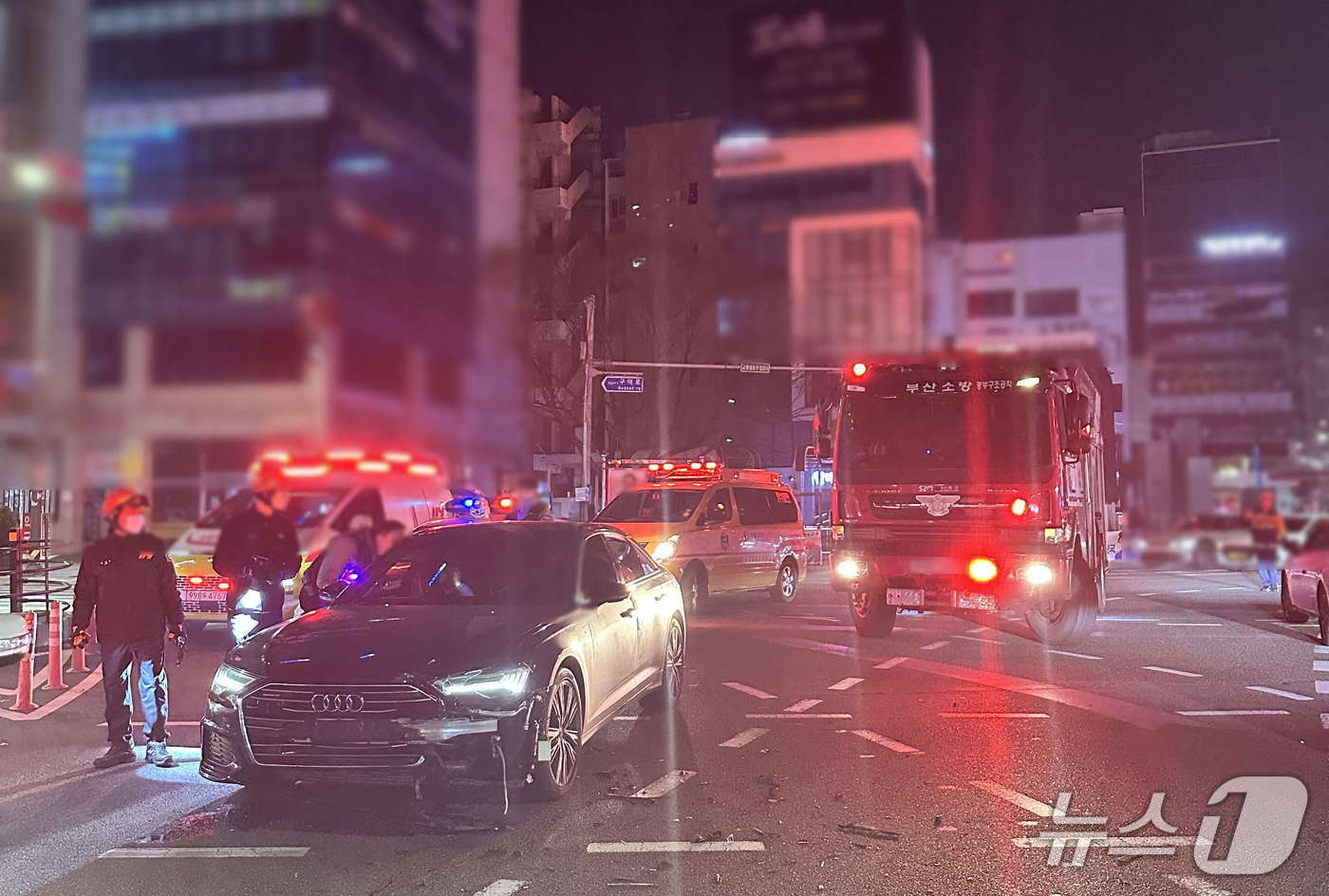 30일 새벽 부산 중구 옛시청사거리에서 일어난 사고현장 (경찰 제공. 재판매 및 DB금지)