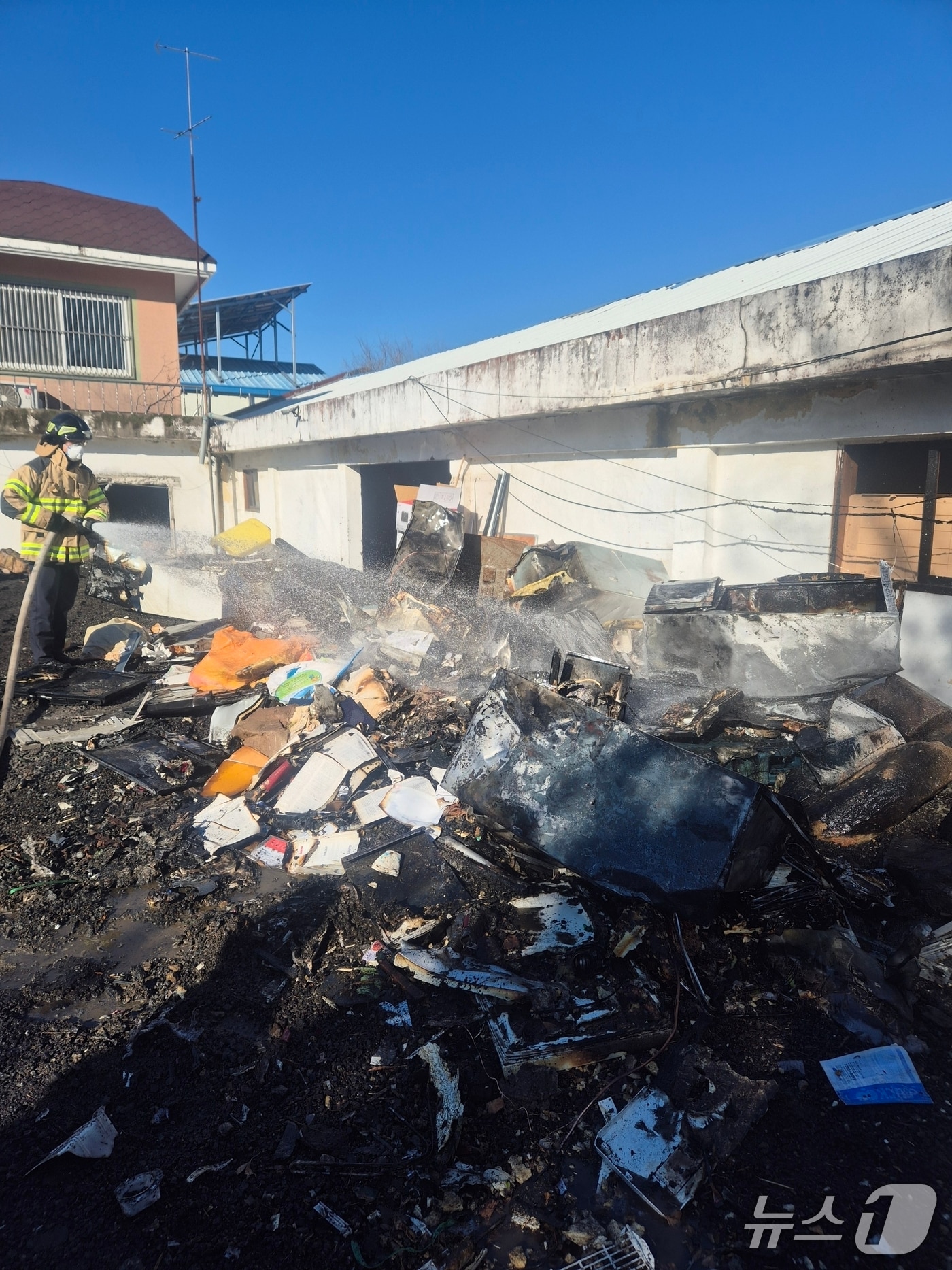  금산군 추부면 화재 현장. (금산소방서 제공, 재판매 및 DB금지) / 뉴스1