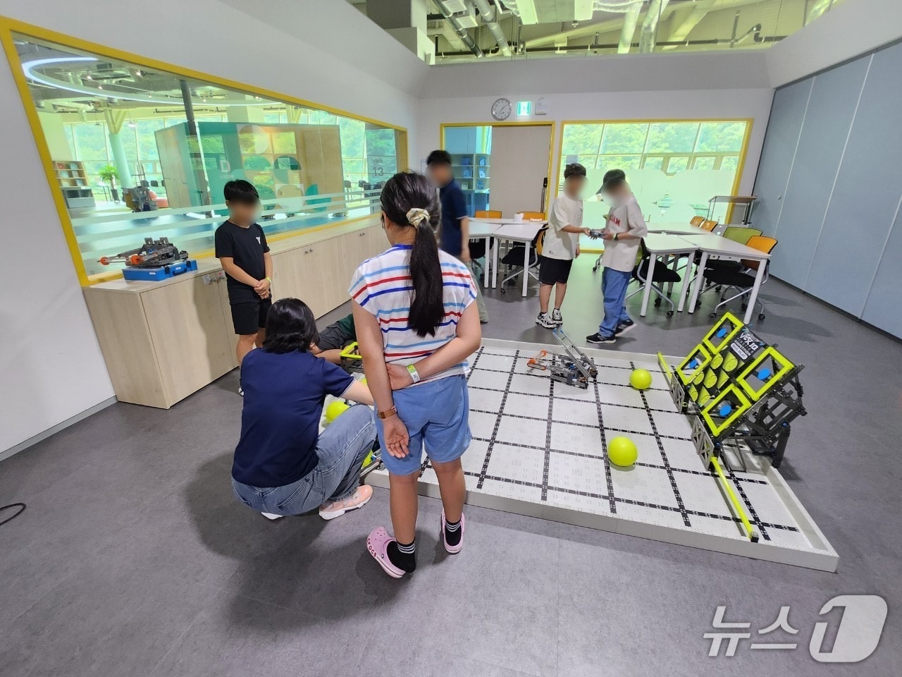 경남교육청 미래교육원 로봇 체험 프로그램.(경남교육청 제공. 재판매 및 DB금지)