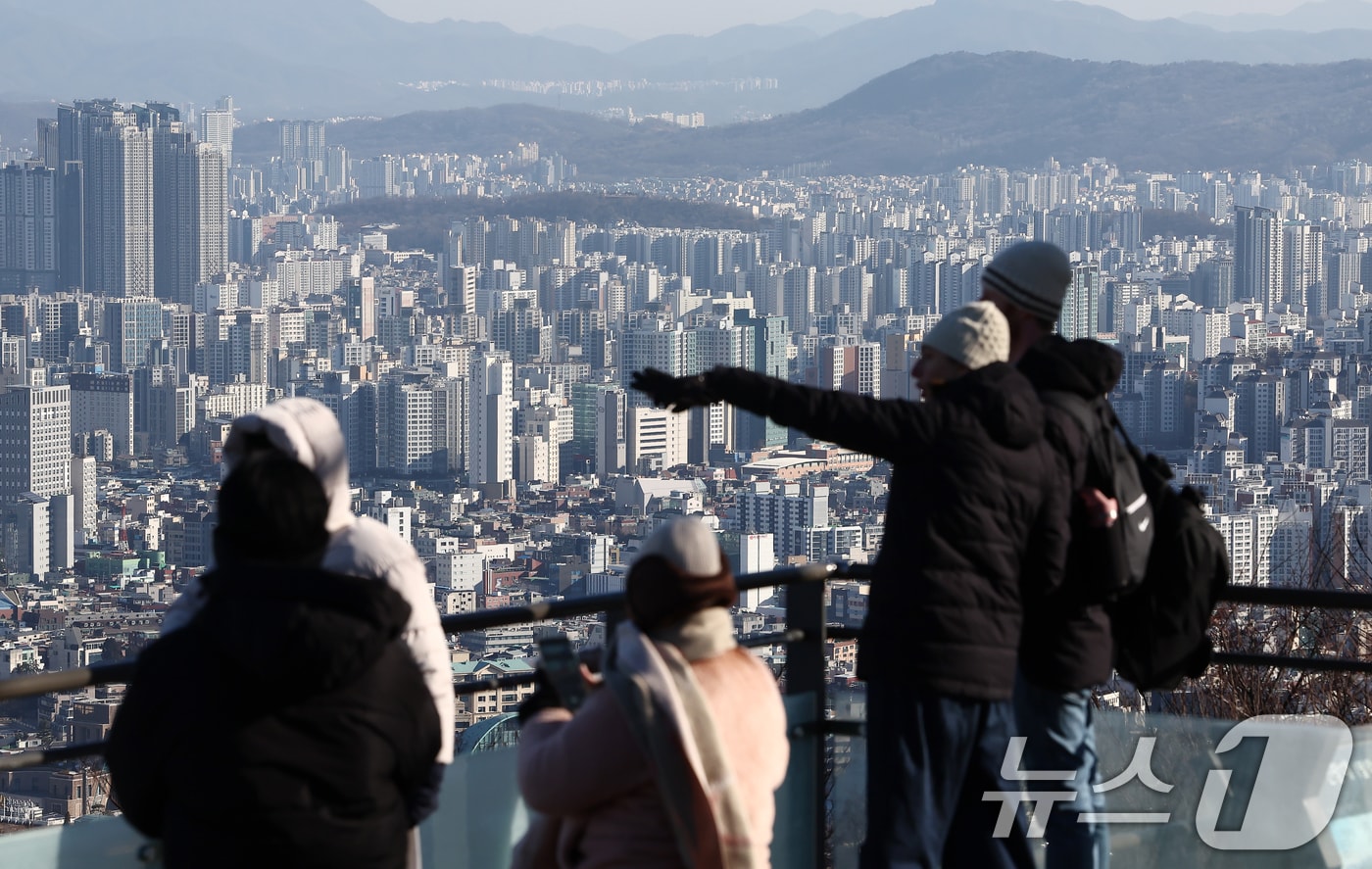서울 남산타워에서 바라본 아파트 단지. 2025.12.31/뉴스1 ⓒ News1 김민지 기자