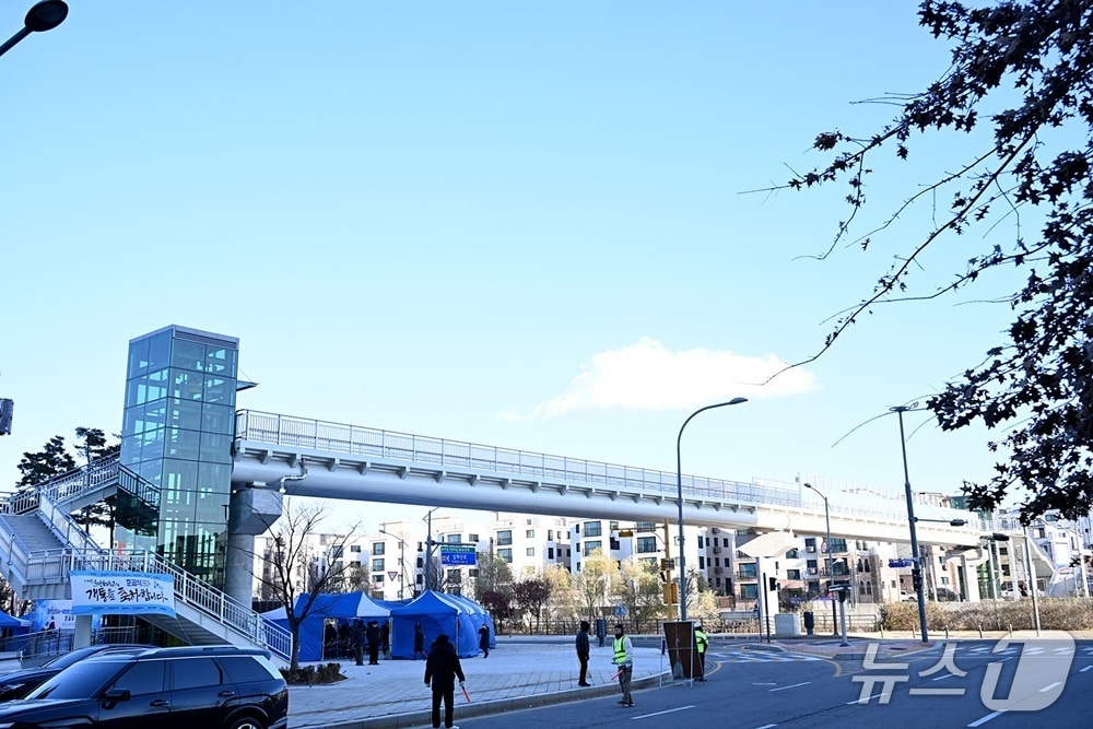 지난 3일 개통한 파주시 ‘운정신도시~야당동 간 보도육교&#39;. &#40;파주시 제공, 재판매 및 DB금지&#41;