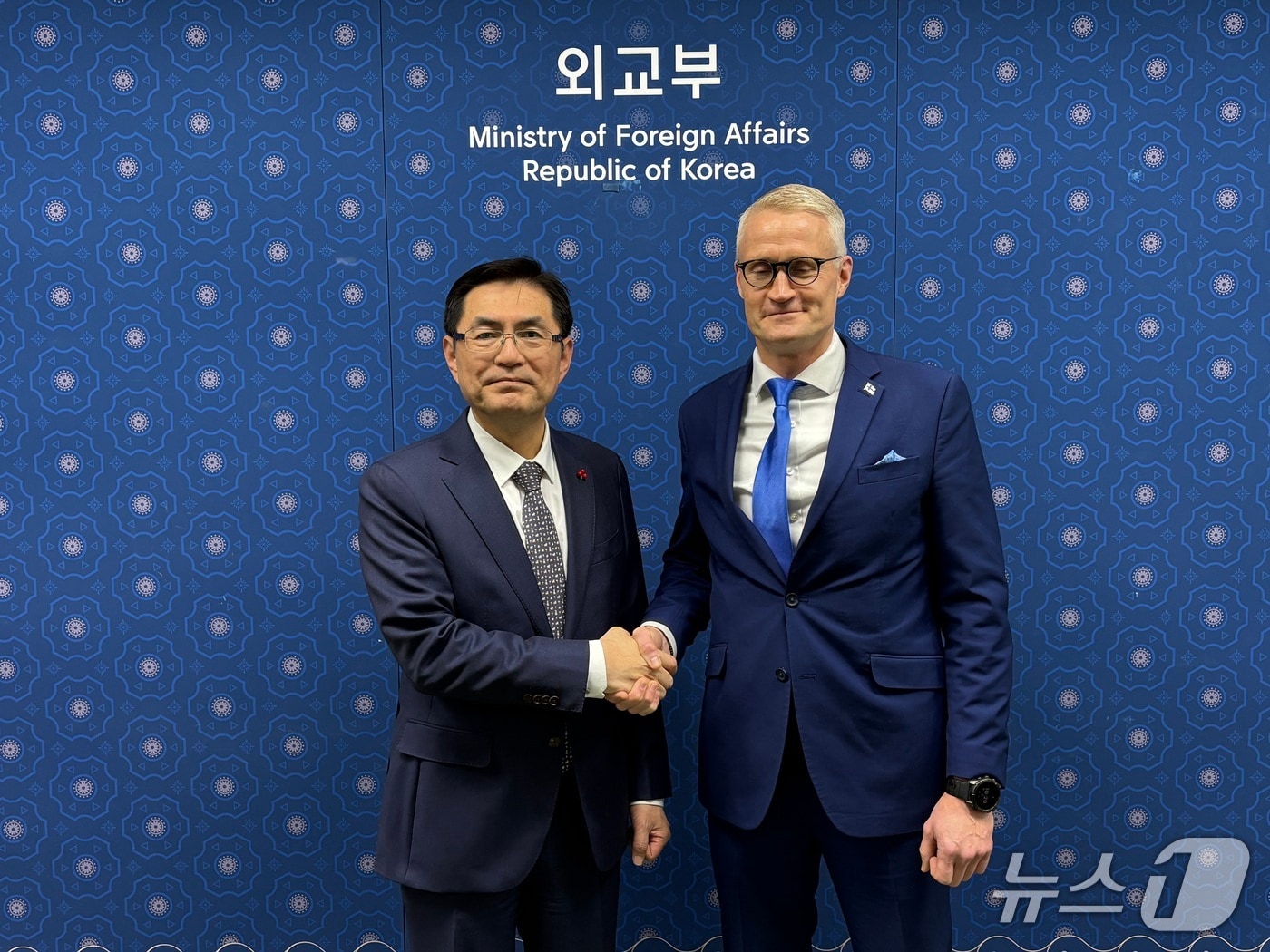 정연두 외교부 외교전략정보본부장은 4일 방한 중인 북대서양조약기구(NATO·나토) 의회연맹 대표단을 면담했다. 2025.12.04. (외교부 제공)