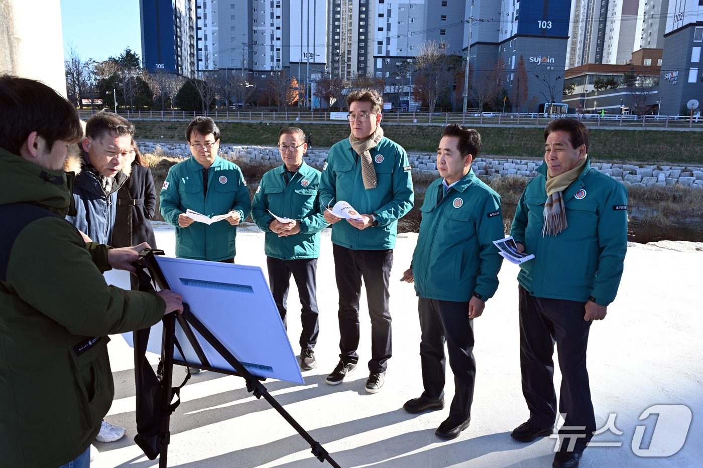 울산 울주군의회&#40;의장 최길영&#41;는 4일 내년도 당초 예산안 심사를 앞두고 주요 사업 대상지에 대한 현장방문 활동을 펼쳤다.&#40;울주군의회 제공&#41;