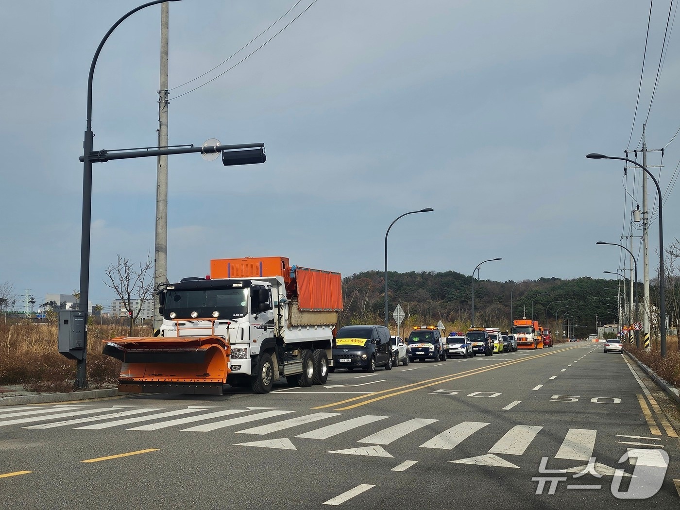 지난 2일 실시된 강원 동해시 도로제설훈련.&#40;동해시 제공, 재판매 및 DB 금지&#41; 2025.12.4/뉴스1