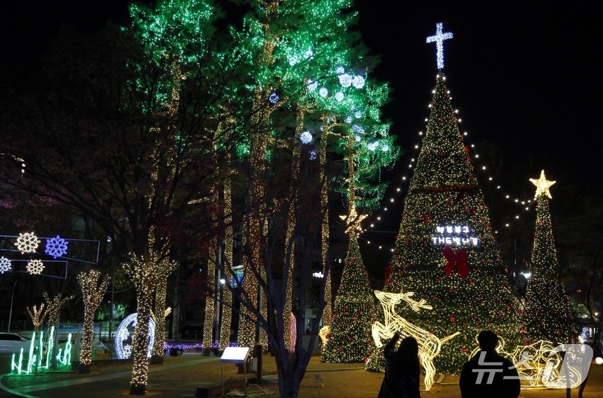 대구 북구 일대에 설치된 빛거리.&#40;대구 북구 제공. 재판매 및 DB금지&#41;