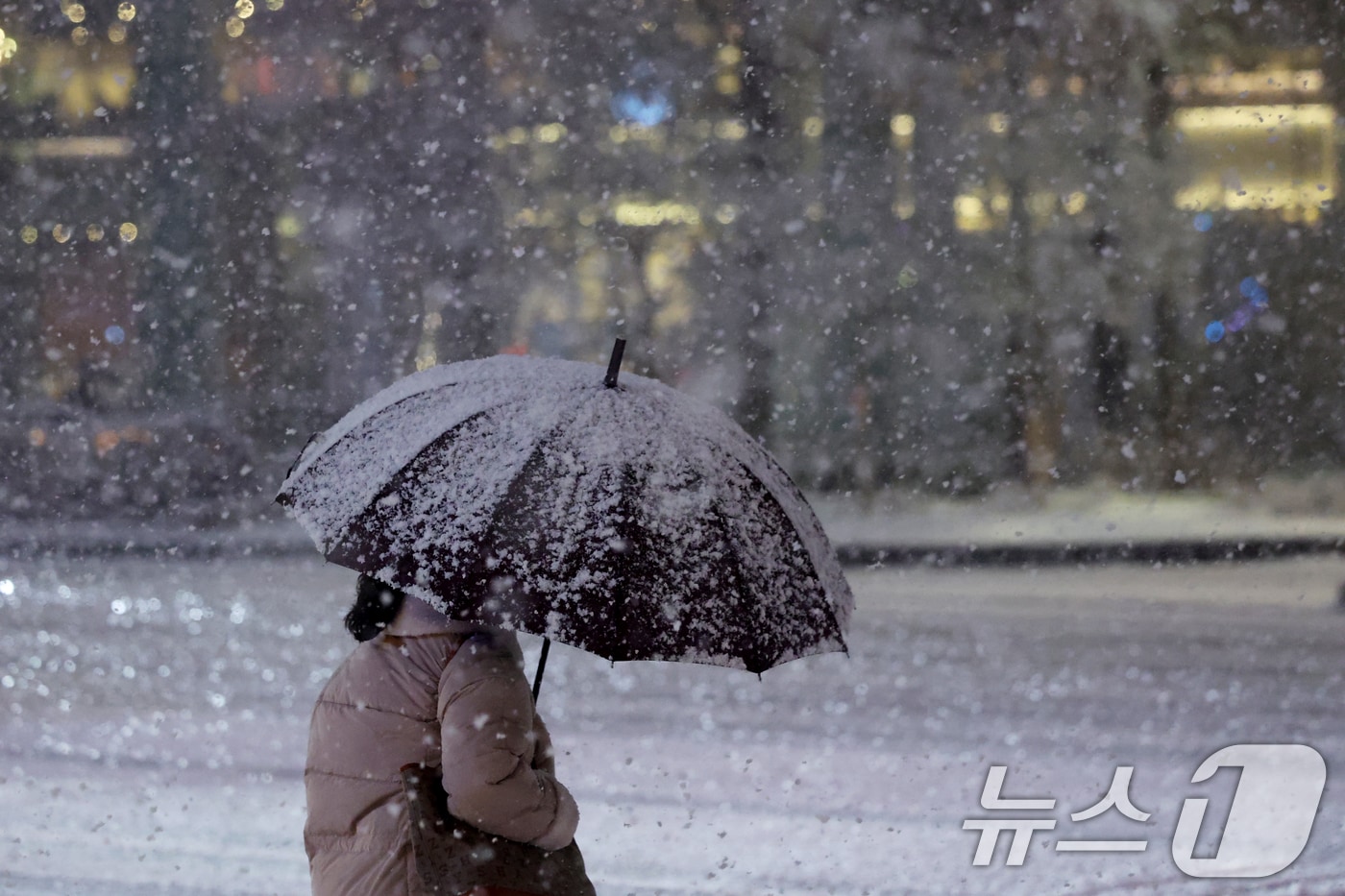 퇴근길 시민들이 발걸음을 재촉하고 있다.(사진은 기사 내용과 무관함) / 뉴스1 ⓒ News1