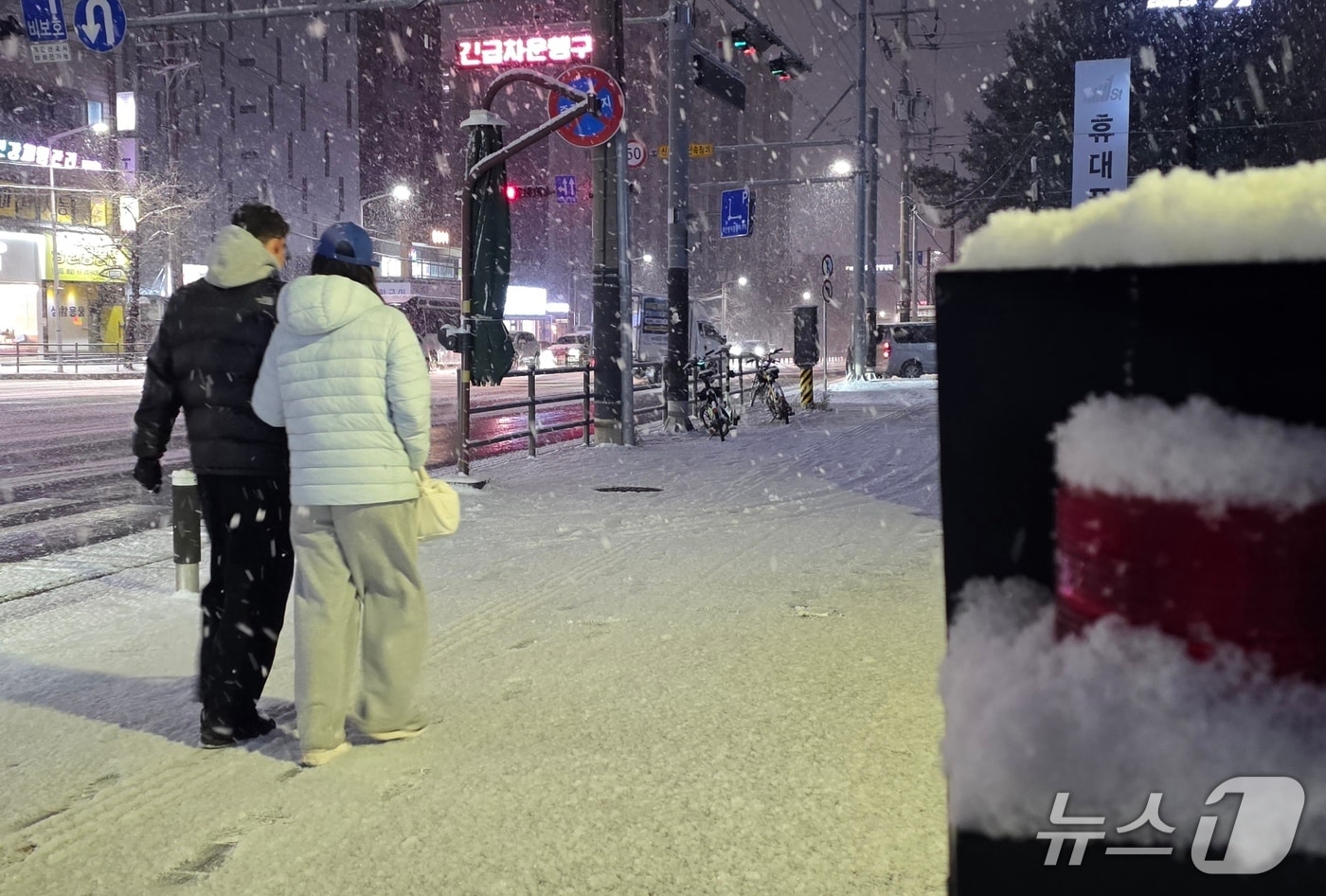 4일 대설주의보가 발효된 충남 천안에 많은 눈이 내리고 있다. 2025.12.3. ⓒ 뉴스1 이시우 기자