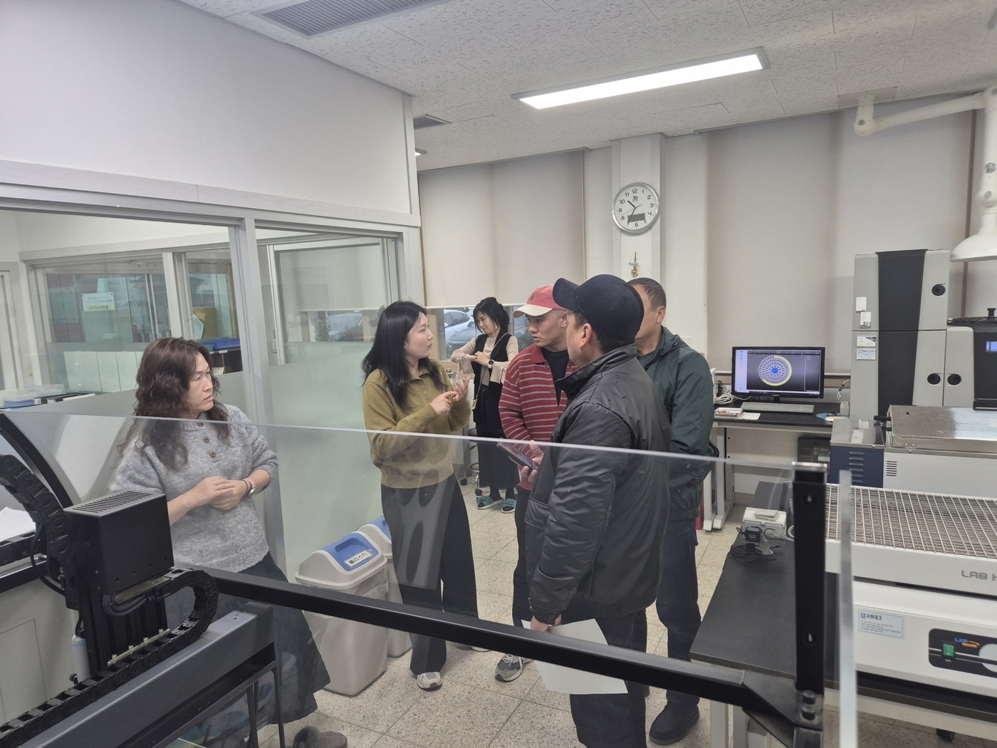 우즈베키스탄 농업연수생 대상으로 감자 재배 기술 교육이 진행되고 있다.&#40;부여군 제공. 재판매 및 DB금지&#41;/뉴스1