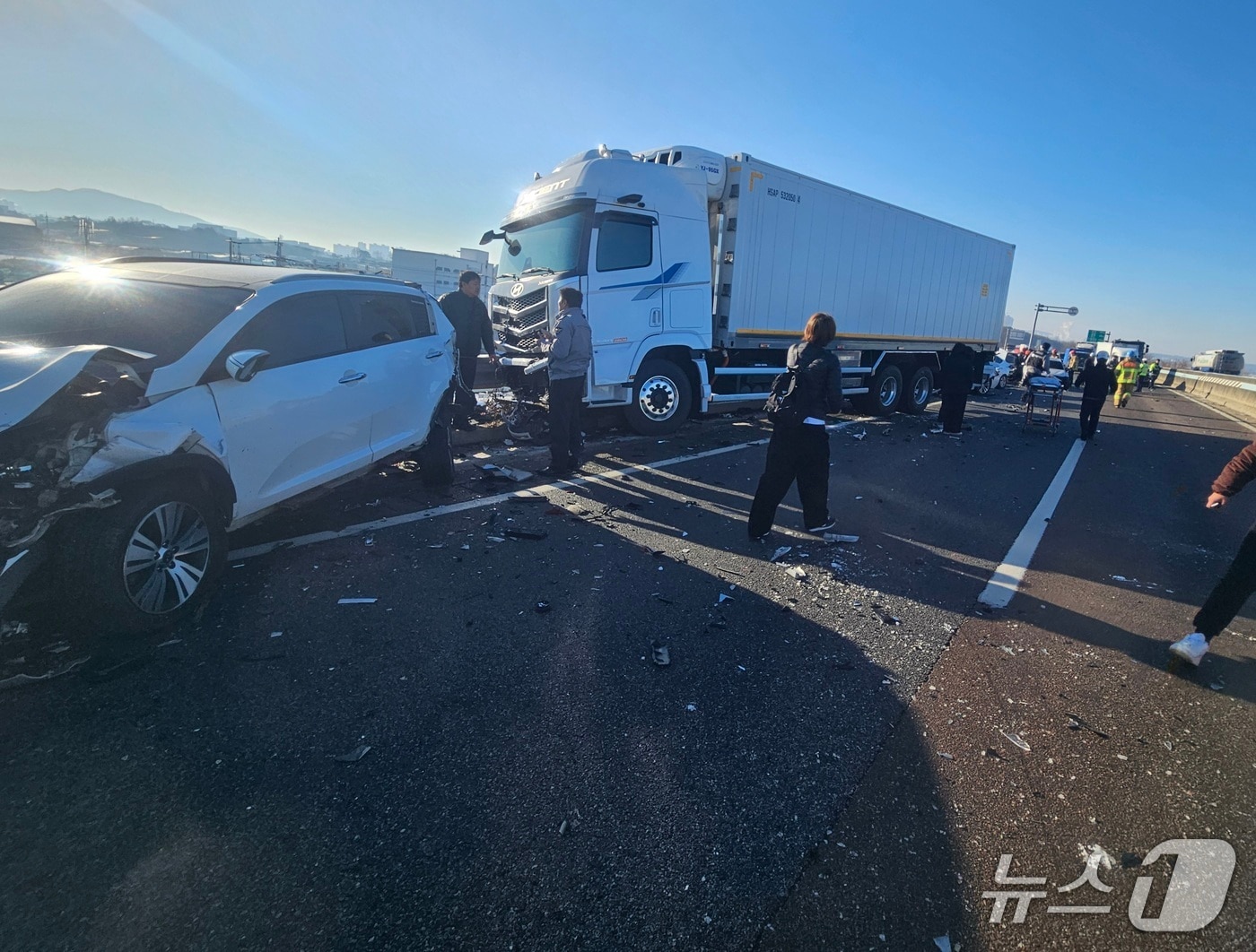 5일 오전 9시 10분쯤 충북 청주시 청원구 오동동 3순환로에서 차량 9대가 연쇄 추돌했다.&#40;청주동부소방서 제공. 재판매 및 DB금지&#41;/뉴스1