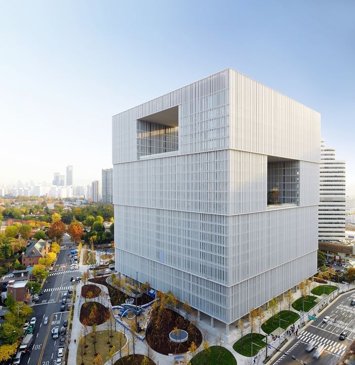 "수출 호조에도 위기감"...아모레퍼시픽, 희망퇴직에 자산 매각까지(종합... - 뉴스 썸네일 이미지